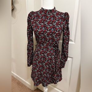 Beautiful short dress with floral design